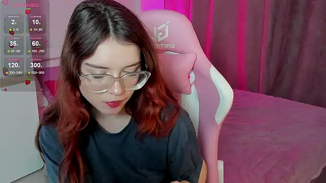 Snapshot of Sonya_Glen chatting on 01.14.25 Sonya Glen online show from 01.14.25