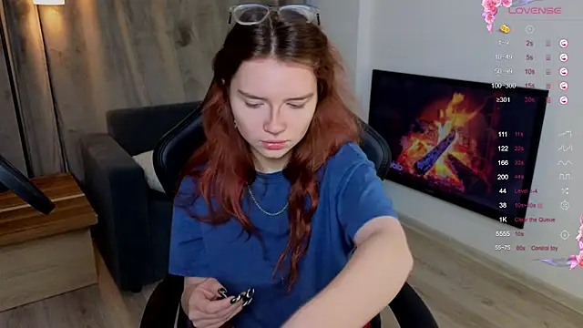 Snapshot of Sonya_Glen chatting on 01.28.25 Sonya Glen online show from 01.28.25