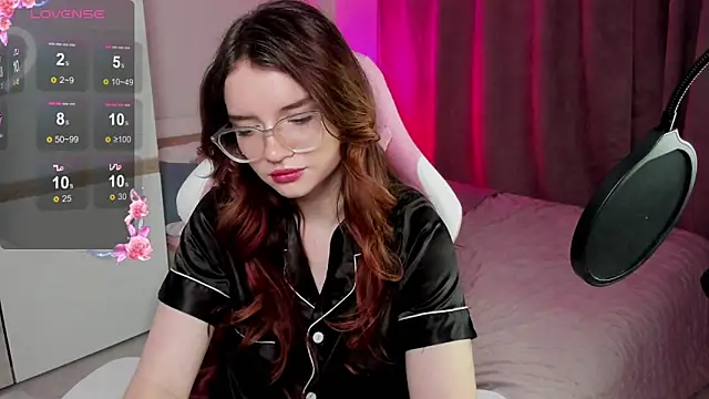 Snapshot of Sonya_Glen chatting on 02.11.25 Sonya Glen online show from 02.11.25