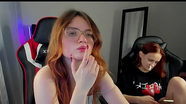 Snapshot of Sonya_Glen chatting on 02.21.25 Sonya Glen online show from 02.21.25