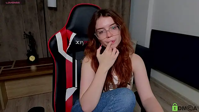 Snapshot of Sonya_Glen chatting on 02.28.25 Sonya Glen online show from 02.28.25