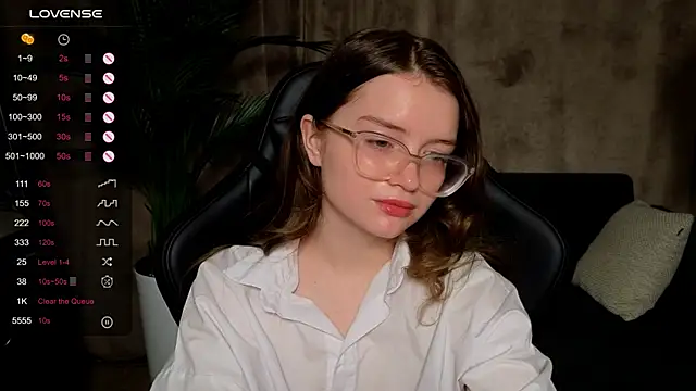 Snapshot of Sonya_Glen chatting on 09.19.25 Sonya Glen online show from 09.19.25