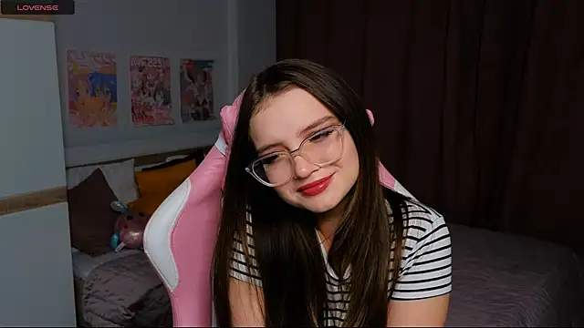 Snapshot of Sonya_Glen chatting on 11.23.25 Sonya Glen online show from 11.23.25