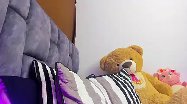 Snapshot of bunny_1922 chatting on 01.08.25 bunny 1922 online show from 01.08.25