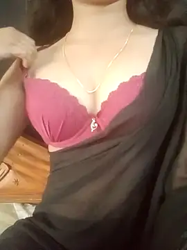 Snapshot of sexyriya_008 chatting on 12.18.24 sexyriya 008 online show from 12.18.24