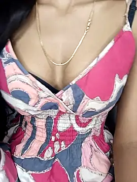 Snapshot of sexyriya_008 chatting on 10.09.25 sexyriya 008 online show from 10.09.25