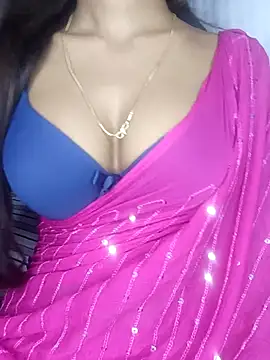 Snapshot of sexyriya_008 chatting on 10.19.25 sexyriya 008 online show from 10.19.25