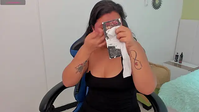 natasha adams22 online show from 02.24.25