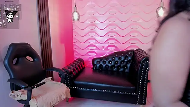 natasha adams22 online show from 10.11.25