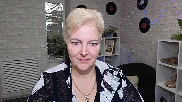 Sandra Snow online show from 12.22.24