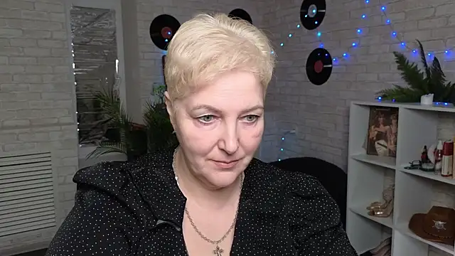 Sandra Snow online show from 12.23.24