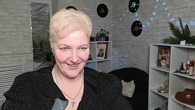 Sandra Snow online show from 12.23.24