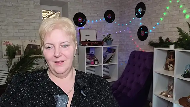 Sandra Snow online show from 01.22.25