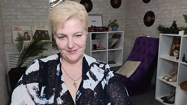 Sandra Snow online show from 01.26.25