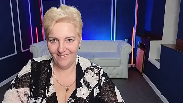 Sandra Snow online show from 01.27.25