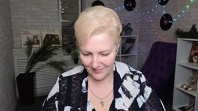 Sandra Snow online show from 01.28.25