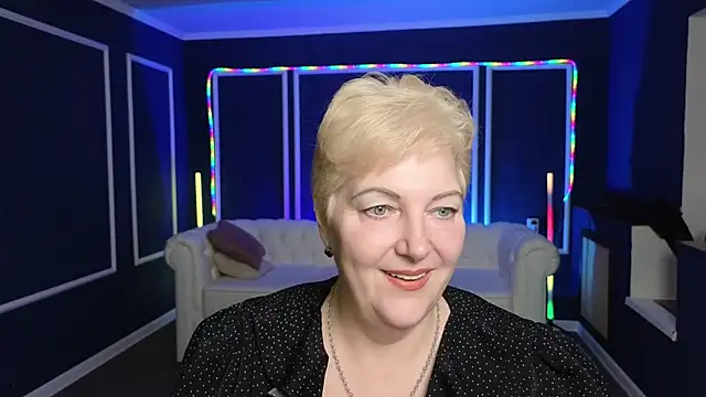 Sandra Snow online show from 02.06.25