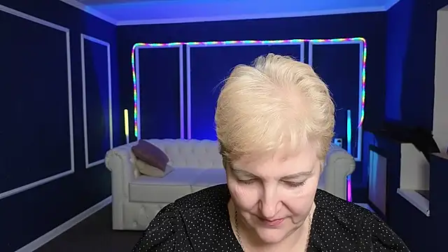 Sandra Snow online show from 02.06.25