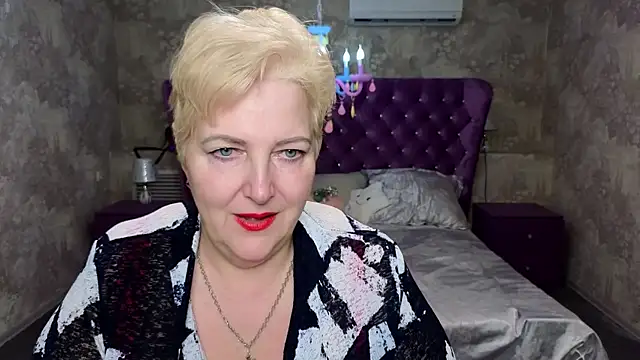 Sandra Snow online show from 02.07.25