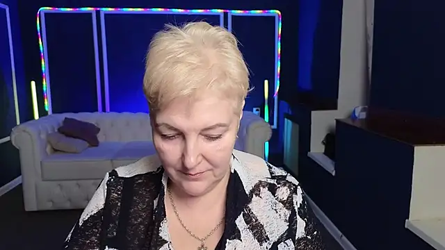 Sandra Snow online show from 02.08.25