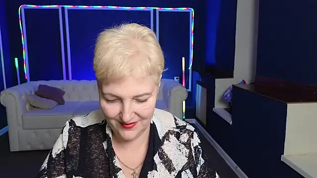 Sandra Snow online show from 02.08.25