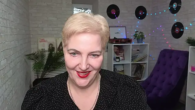 Sandra Snow online show from 02.20.25