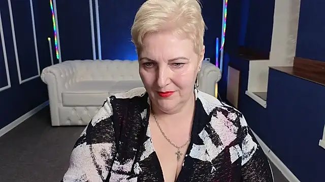 Sandra Snow online show from 02.22.25