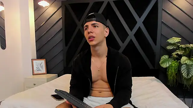 Flynn Riider online show from 02.08.25