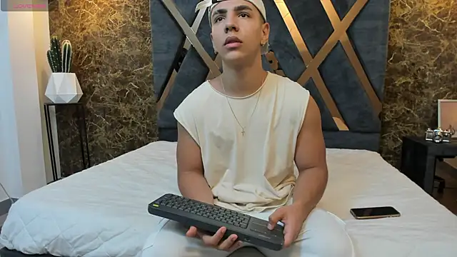 Flynn Riider online show from 03.07.25