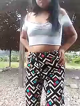 Snapshot of Danna-linyi chatting on 12.10.24 Danna-linyi online show from 12.10.24