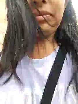 Snapshot of Danna-linyi chatting on 12.20.24 Danna-linyi online show from 12.20.24