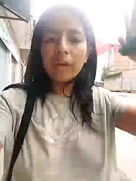 Snapshot of Danna-linyi chatting on 01.10.25 Danna-linyi online show from 01.10.25