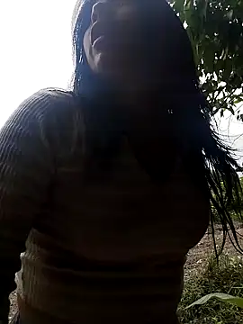 Snapshot of Danna-linyi chatting on 02.05.25 Danna-linyi online show from 02.05.25