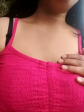 Snapshot of Danna-linyi chatting on 02.14.25 Danna-linyi online show from 02.14.25