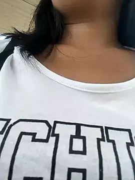 Snapshot of Danna-linyi chatting on 02.17.25 Danna-linyi online show from 02.17.25