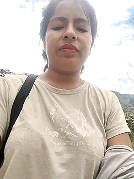 Snapshot of Danna-linyi chatting on 02.19.25 Danna-linyi online show from 02.19.25