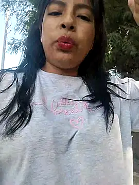 Snapshot of Danna-linyi chatting on 03.19.25 Danna-linyi online show from 03.19.25