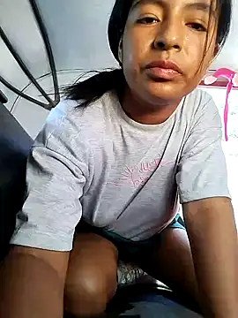 Snapshot of Danna-linyi chatting on 03.19.25 Danna-linyi online show from 03.19.25