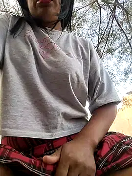 Snapshot of Danna-linyi chatting on 03.19.25 Danna-linyi online show from 03.19.25