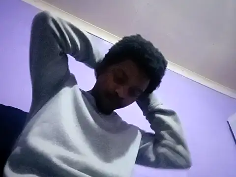 Snapshot of NudeDeen chatting on 11.05.25 NudeDeen online show from 11.05.25