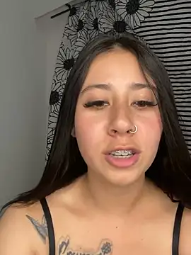 Snapshot of Zoee_t chatting on 02.21.25 Zoee t online show from 02.21.25