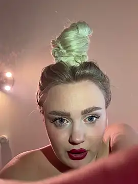 Snapshot of CherryEmmy chatting on 03.04.25 CherryEmmy online show from 03.04.25