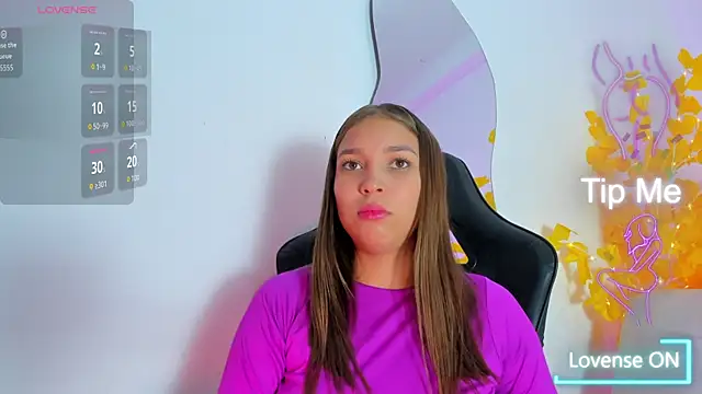 Snapshot of HaleyAmaya chatting on 10.15.25 HaleyAmaya online show from 10.15.25