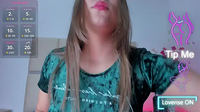 Snapshot of HaleyAmaya chatting on 11.29.25 HaleyAmaya online show from 11.29.25