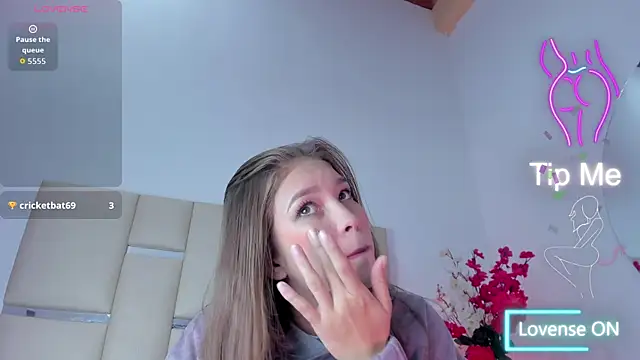 Snapshot of HaleyAmaya chatting on 11.30.25 HaleyAmaya online show from 11.30.25