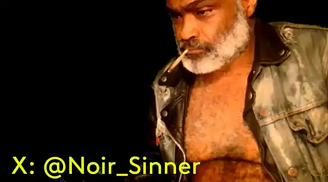 Snapshot of sinnernoir chatting on 01.25.25 sinnernoir online show from 01.25.25