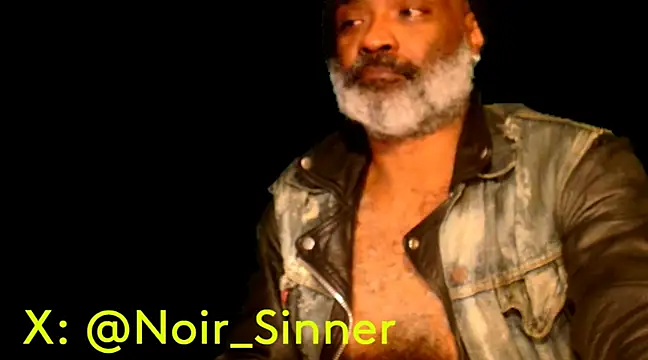 Snapshot of sinnernoir chatting on 02.04.25 sinnernoir online show from 02.04.25