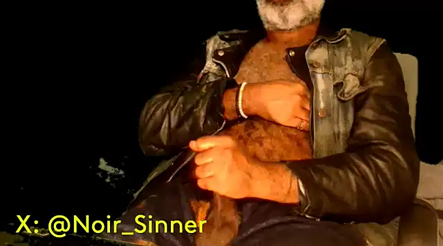 Snapshot of sinnernoir chatting on 02.09.25 sinnernoir online show from 02.09.25