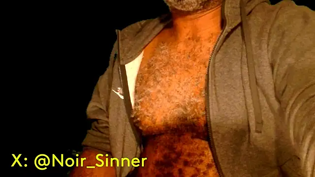 Snapshot of sinnernoir chatting on 03.13.25 sinnernoir online show from 03.13.25