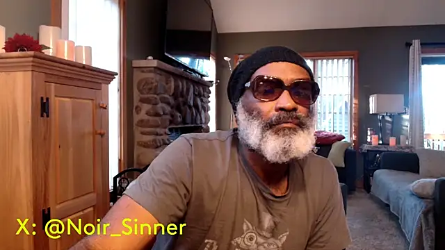 Snapshot of sinnernoir chatting on 09.19.25 sinnernoir online show from 09.19.25